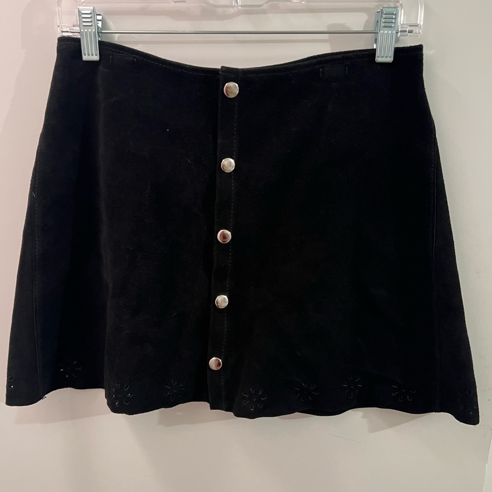Black button skirt